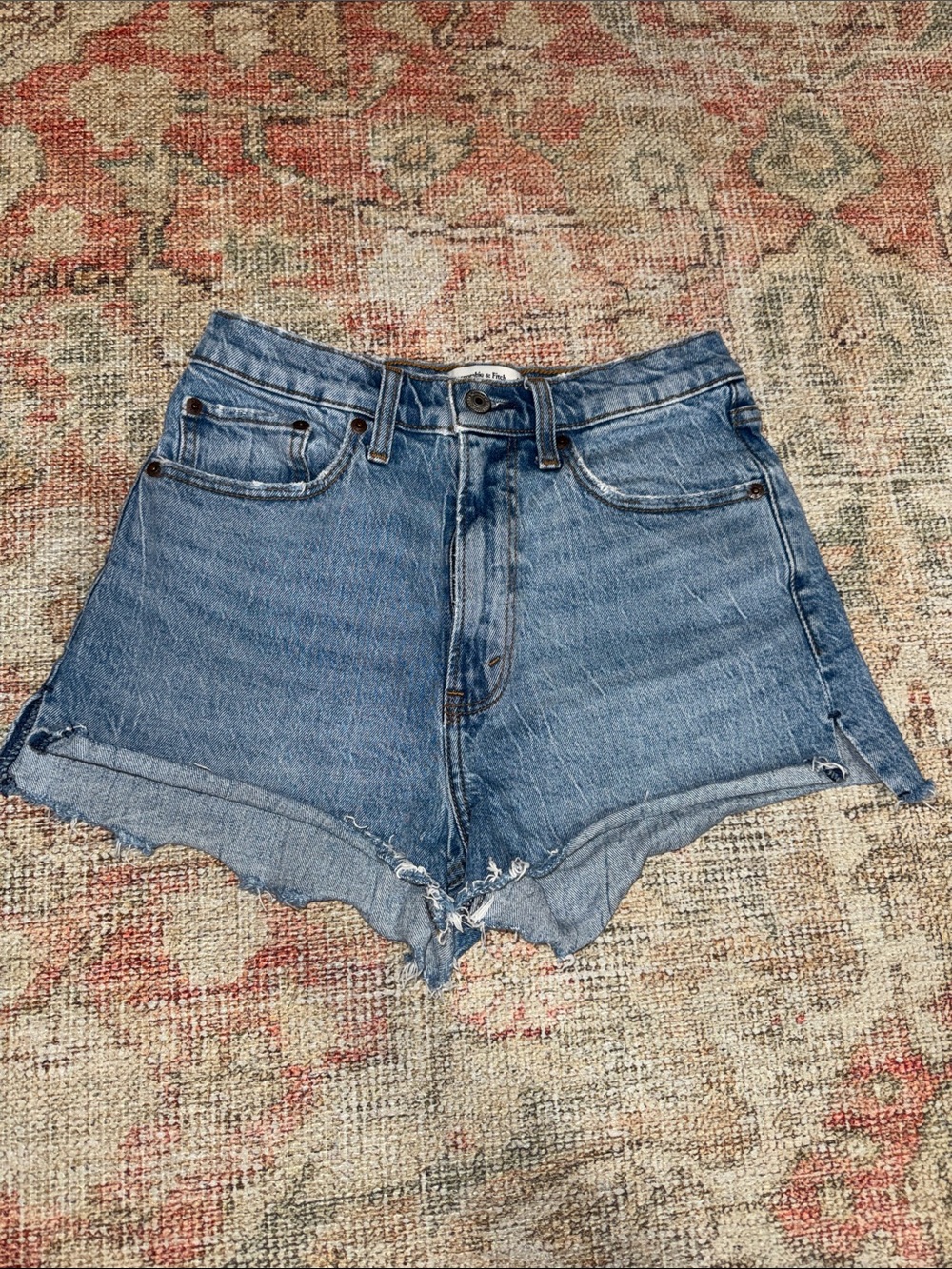 Abercrombie The Mom Short High Rise Size 26/2